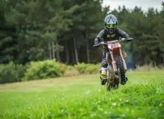 Avantages et dangers de la conduite de moto électrique pour les enfants