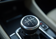 Vue rapprochee selecteur automatique de voiture moderne